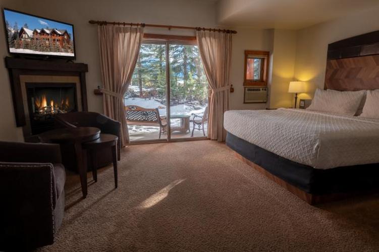 Travelers King Room 10