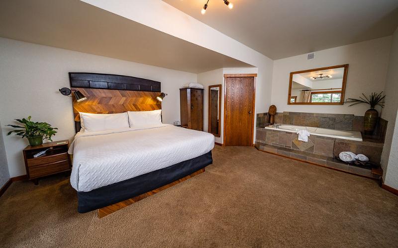 Travelers King Deluxe Room