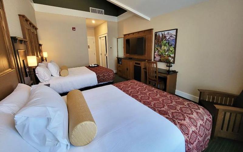 Double Queen Mountain View